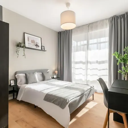 Coliving Gran Via Carlos Iii Guest house