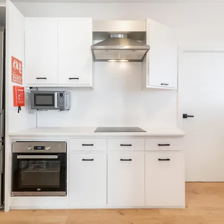 Coliving Gran Via Carlos Iii Pensión Barcelona