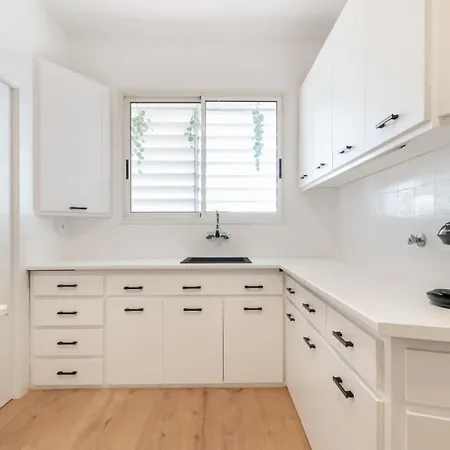 Pensión Coliving Gran Via Carlos Iii Barcelona