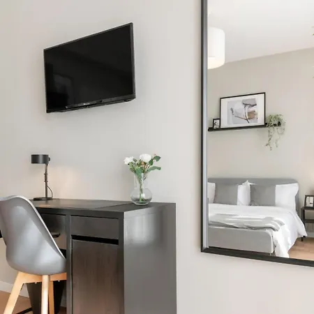 Coliving Gran Via Carlos Iii * Barcelona