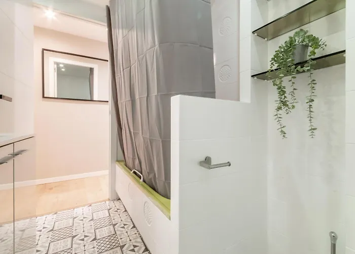 Coliving Gran Via Carlos Iii * Barcelona